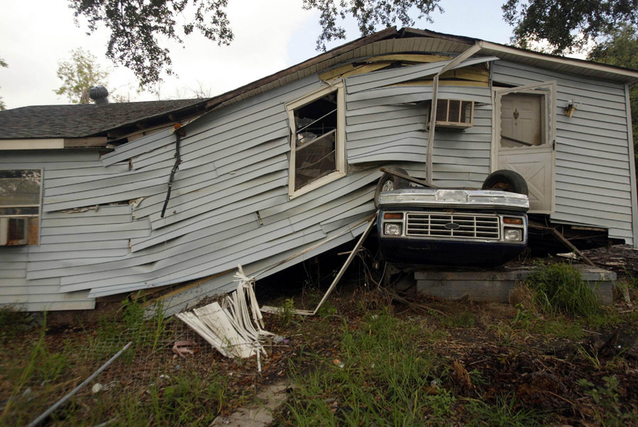 Grille : Witness: Katrina : SUSAN MAY TELL: Photographs of Space, Silence & Solitude